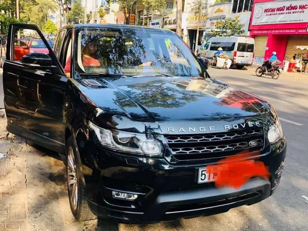 Dịch vụ thay kính chắn gió xe innova tận nơi